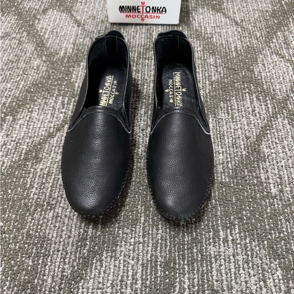 Minnetonka women’s Black Slip-On Loafers